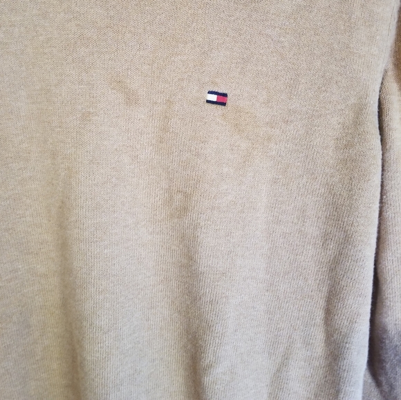 *SOLD* Tommy Hilfiger men's small v neck sweater - Picture 4 of 6